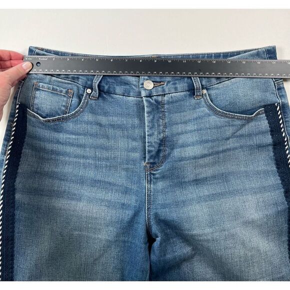Chico's So Slimming Girlfriend Slim Crop Jeans Crochet Lace & Twist Side Size 10 - Picture 4 of 7